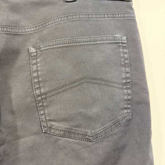 Armani Collezioni Men's Black Jeans - Picture 11 of 16